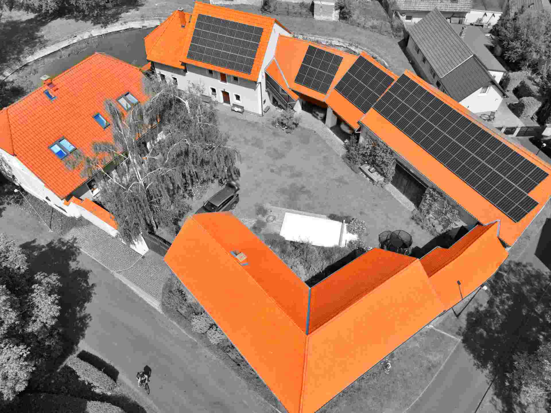 Fotovoltaická elektrárna s výkonem 32 kWp - maxiBaron od SOLAR BARON.